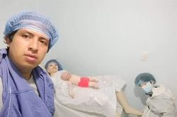 Người đàn ông đính hôn với búp bê, sinh ba con