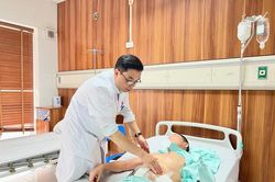 Thủng ruột vì thói quen rất nhiều người Việt mắc phải