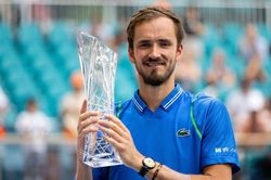 Daniil Medvedev vô địch Miami Masters 2023: Sẽ đua tranh với Nadal, Djokovic ở Roland Garros?