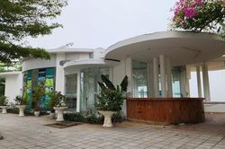 Ngán ngẩm loạt hubway, nhà vệ sinh bỏ trống án ngữ biển Sầm Sơn