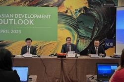ADB dự báo kinh tế Việt Nam giảm nhẹ xuống 6,5% năm 2023, tăng lên 6,8% trong năm 2024