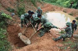 Hơn 800.000 tấn bom đạn tồn sót sau chiến tranh