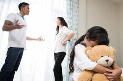Con phải điều trị tâm lý vì chứng kiến cha mẹ thường xuyên cãi nhau