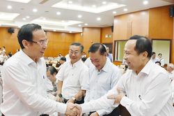 Cán bộ băn khoăn thì báo cáo thủ trưởng, đừng e ngại mà 'ngâm việc'