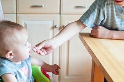 Dùng mỡ động vật cho con đang ăn dặm có được không?