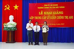 Trường Chính trị Tôn Đức Thắng khai giảng lớp Trung cấp lý luận chính trị A92