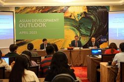 ADB dự báo tăng trưởng kinh tế Việt Nam năm 2023 đạt 6,5%