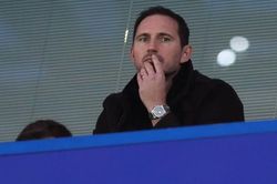 Lampard gây chú ý khi trở lại Stamford Bridge