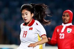 Siêu phẩm sút xa của Thanh Nhã