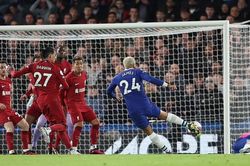 Sau khi sa thải HLV, Chelsea suýt đánh bại Liverpool trong trận đấu có 2 bàn thắng bị tước