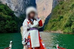 Mặc trang phục Mông Cổ ở Hà Giang: Nông nổi, không có lòng tự trọng dân tộc