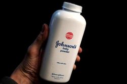 Johnson & Johnson sẽ chi gần 9 tỉ USD để xử lý vụ kiện phấn rôm gây ung thư kéo dài nhiều năm qua