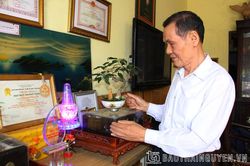 Lão nghệ nhân say mê 'bon sai bay'