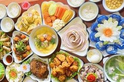Mẹ chồng đưa 500 nghìn dặn con dâu làm 2 mâm cỗ, đến bữa cả nhà phải kinh ngạc trước tài xoay xở của nàng dâu