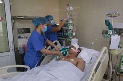 Vụ ôtô tông 17 xe máy ở Hà Nội: Một người vẫn hôn mê sâu