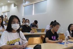 Các ngành 'hot' thống trị bảng điểm
