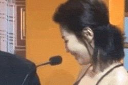 Minh tinh hạng A xử lý sự cố 'muối mặt' trên sóng trực tiếp thế nào?