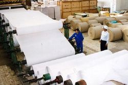 Sản lượng giảm sâu, nhiều doanh nghiệp ngành sơn, giấy thua lỗ