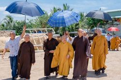 Chư tôn giáo phẩm TƯGH thăm công trình chùa Vạn Thành - Từ đường Trí Tịnh