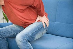 Đau nhức từ mông xuống bắp chân là do đâu?