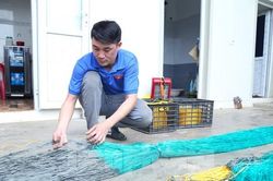 Chàng trai 9x khởi nghiệp với nghề đan lưới, thu hàng trăm triệu mỗi năm