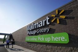 Walmart lên kế hoạch lập mạng lưới riêng để sạc pin cho xe điện tại Mỹ