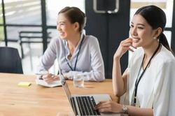 Gặp lại người bạn khuyết tật, tôi ngây người khi biết chức vụ của cô ấy