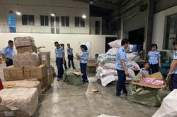 TP. Hồ Chí Minh: Thu giữ gần 82.000 sản phẩm xì gà, rượu ngoại không rõ nguồn gốc