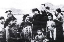 Lời Bác năm xưa: 'Phải coi nhân tố con người là vấn đề số một'