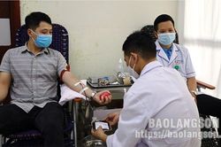 Nhân lên nghĩa cử cao đẹp hiến máu cứu người của cán bộ ngành y