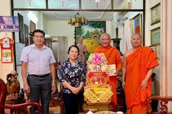 Lãnh đạo Ủy ban MTTQVN TP.HCM thăm, chúc Tết Chôl Chnăm Thmây