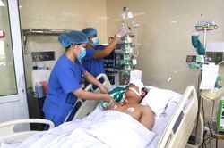 Vụ ô tô tông liên hoàn 17 xe máy tại Hà Nội: Một trường hợp tiên lượng rất nặng