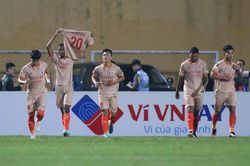Đồng đội Công an Hà Nội làm điều đặc biệt với Phan Văn Đức