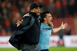 Nước mắt trong ngày Burnley thăng hạng Premier League