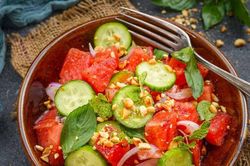 Làm salad dưa hấu kiểu Thái ngon miệng vào hè