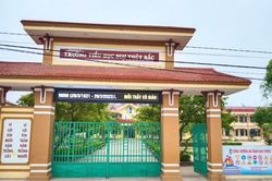 Hiệu trưởng đánh hiệu phó phải nhập viện