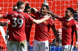 Đánh bại Everton, Manchester United trở lại top 3 Premier League