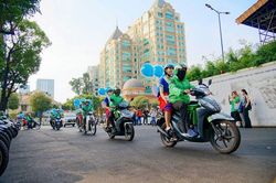 Thử thách theo chân 'nhân vật bí ẩn' mang bữa sáng đủ chất gõ cửa từng nhà