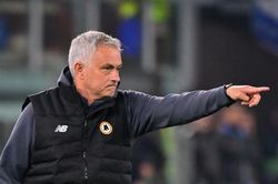 Mourinho: 'Cassano ngồi múa mép trong khi người khác làm việc'