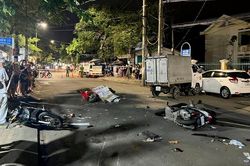 Xe tải mất lái tông loạt xe máy, 2 người bị thương nặng