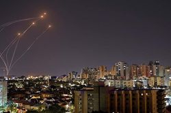 Syria bắn tên lửa vào Israel