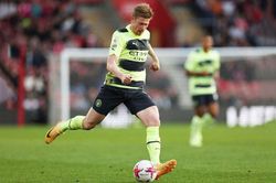 Cán mốc 100 kiến tạo, De Bruyne vượt xa 4 huyền thoại