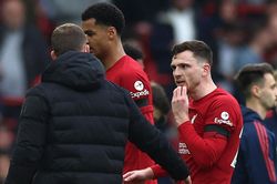 Roy Keane chỉ trích Robertson là đứa trẻ to xác
