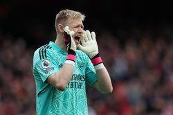 Ramsdale níu lấy giấc mơ vô địch cho Arsenal