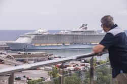 Người Barcelona bất bình với du thuyền