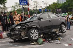 Vụ ôtô tông 17 xe máy: Một nạn nhân vẫn nguy kịch, hôn mê sâu