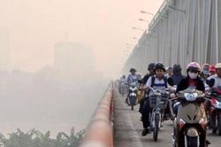Hà Nội: Người dân vẫn có nguy cơ ảnh hưởng tia UV dù trời nồm ẩm