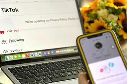 TikTok và những cuộc 'xâm lấn': Lợi hại tích tắc