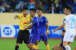V-League 2023: Trên chưa nghiêm, dưới... đổ lỗi