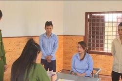Bắt 'má mì' mua 18 cô gái làm nhân viên phục vụ quán karaoke